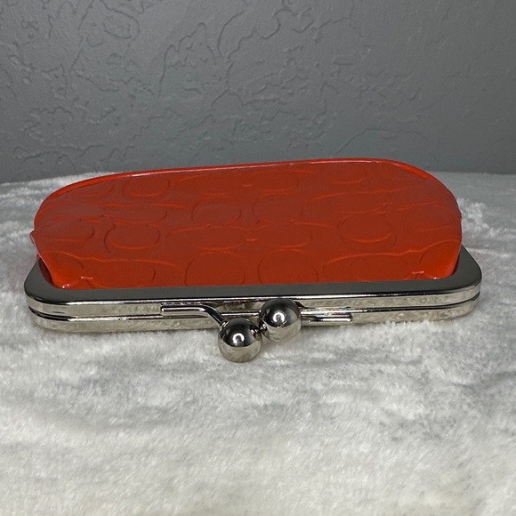 🧡Coach Orange Embossed Kisslock Coin Purse.🧡 - Picture 5 of 7